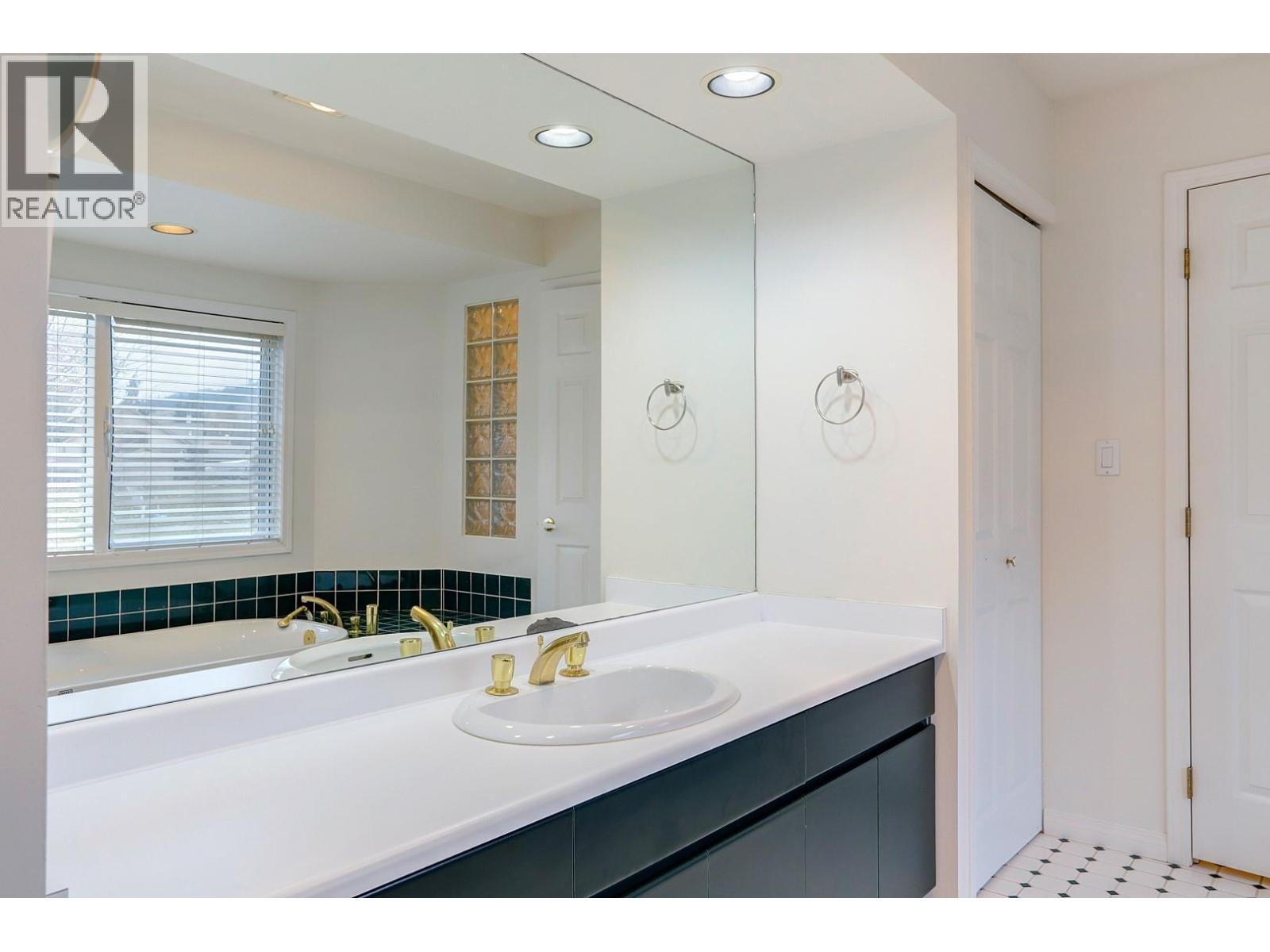 8208 Tebo Drive, Coldstream