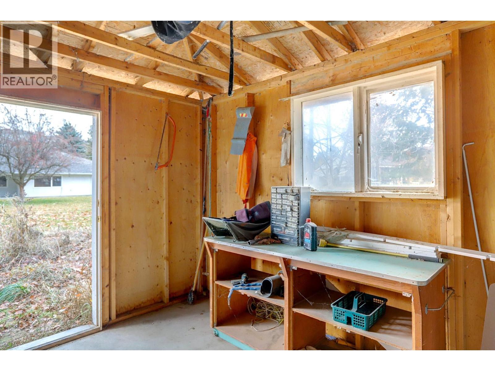 8208 Tebo Drive, Coldstream