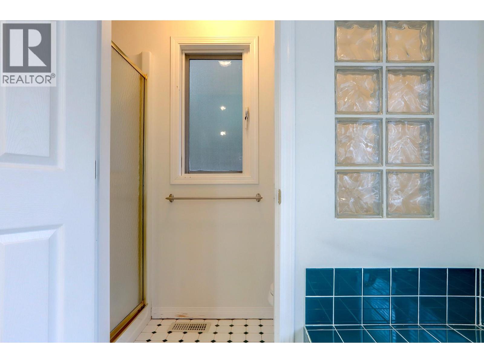 8208 Tebo Drive, Coldstream