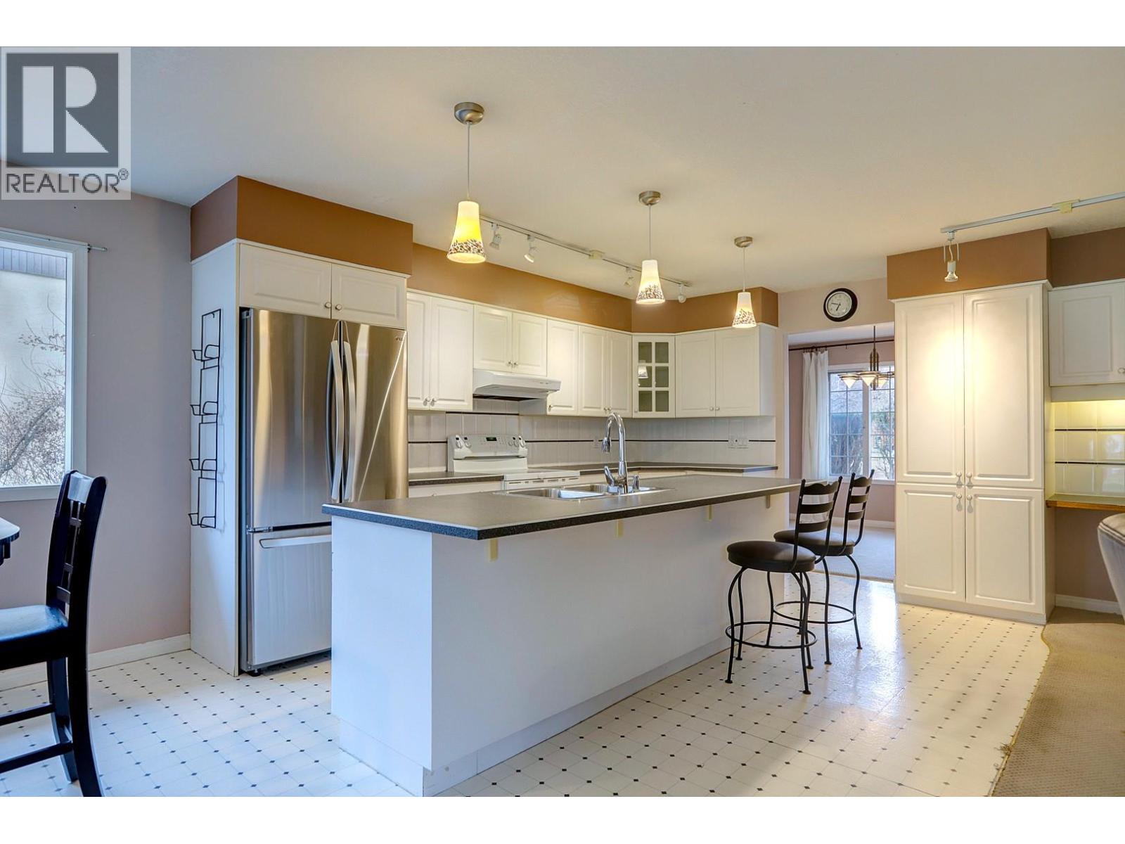 8208 Tebo Drive, Coldstream