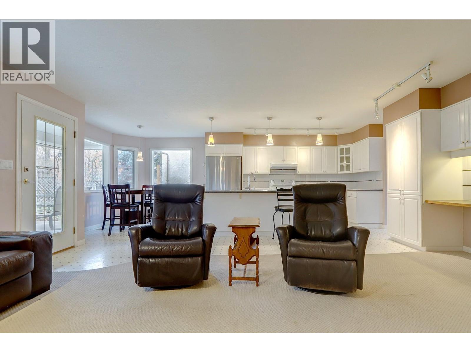 8208 Tebo Drive, Coldstream