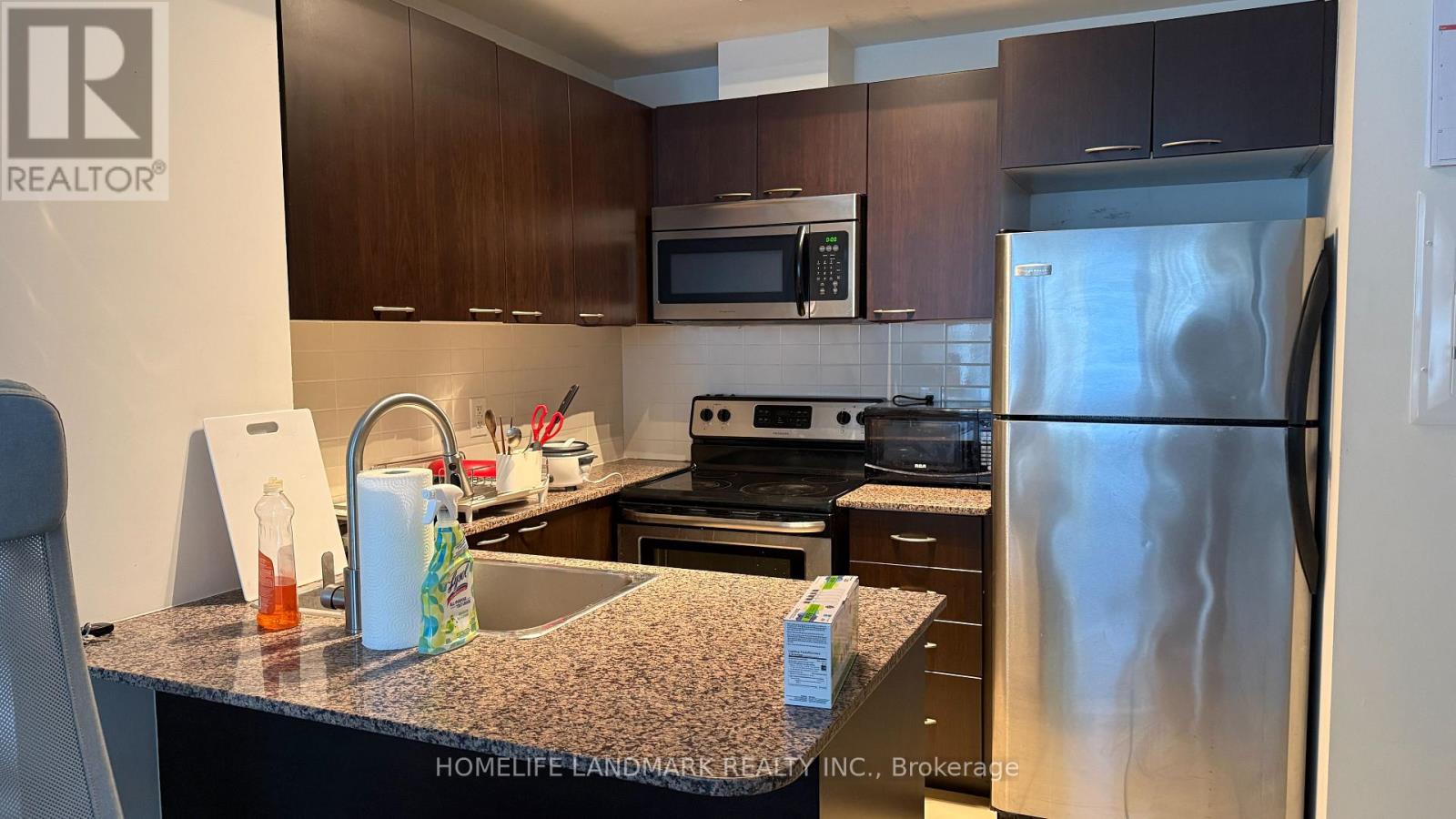 385 Prince Of Wales Unit 1812 photo 3