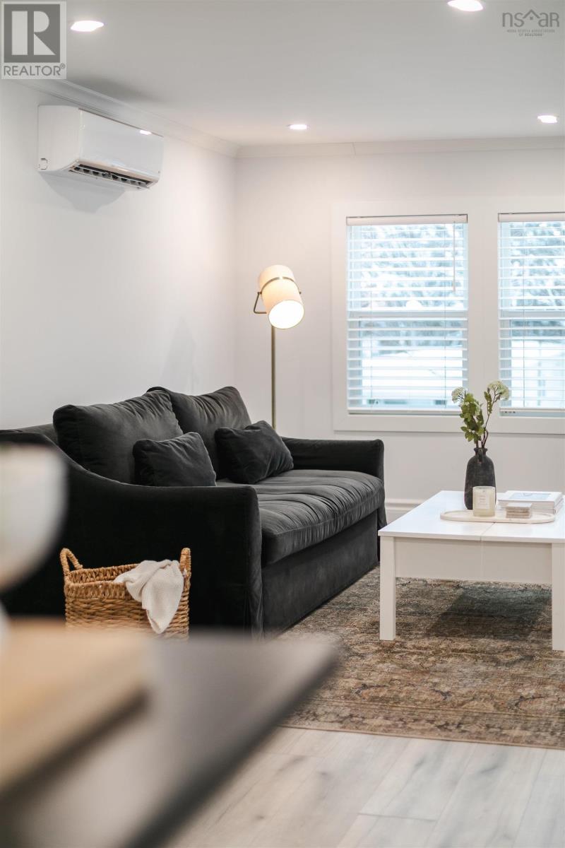 Property 14 of 39 of 18 Commodore Avenue