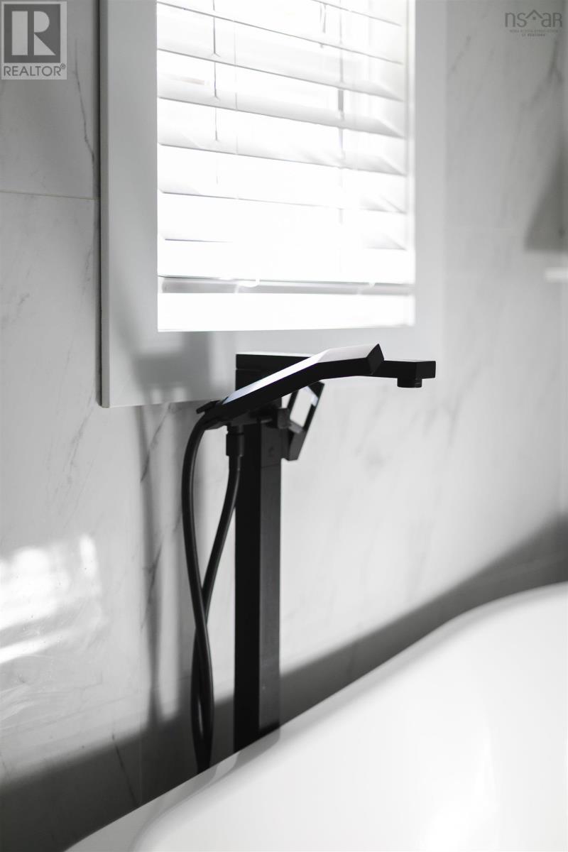 Property 25 of 39 of 18 Commodore Avenue