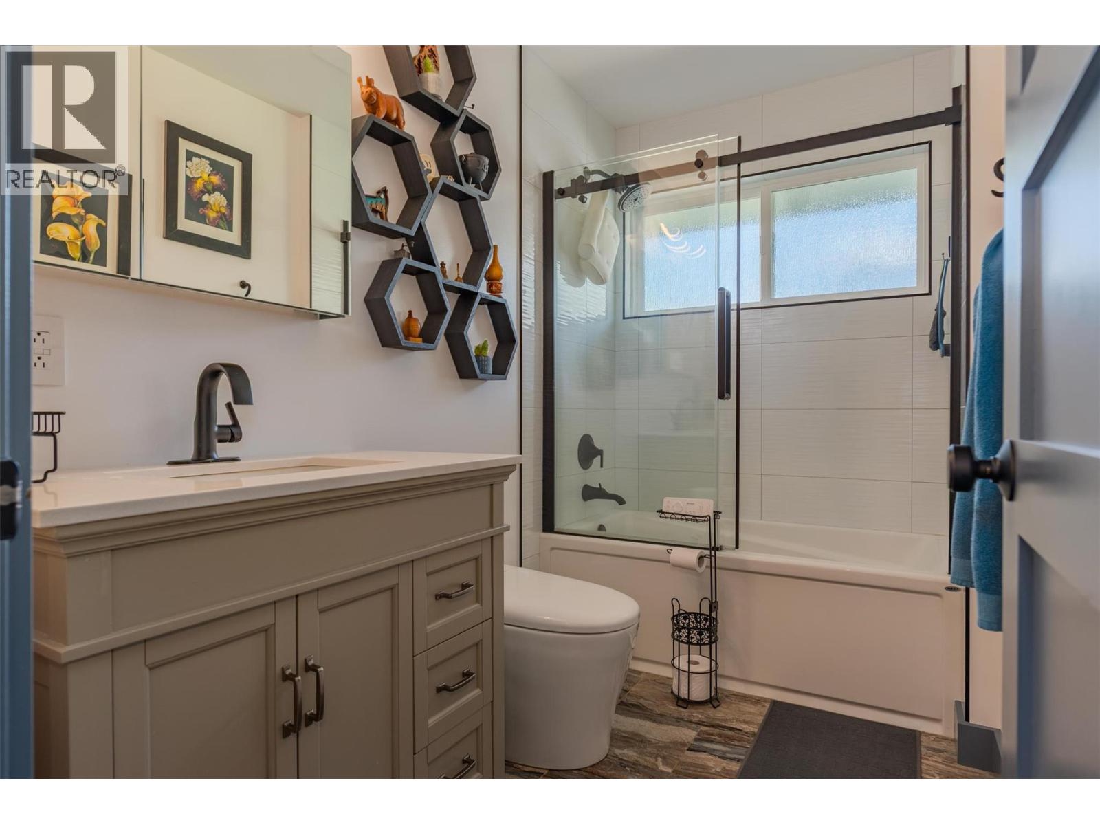 301 SYLVIA Crescent, Trail