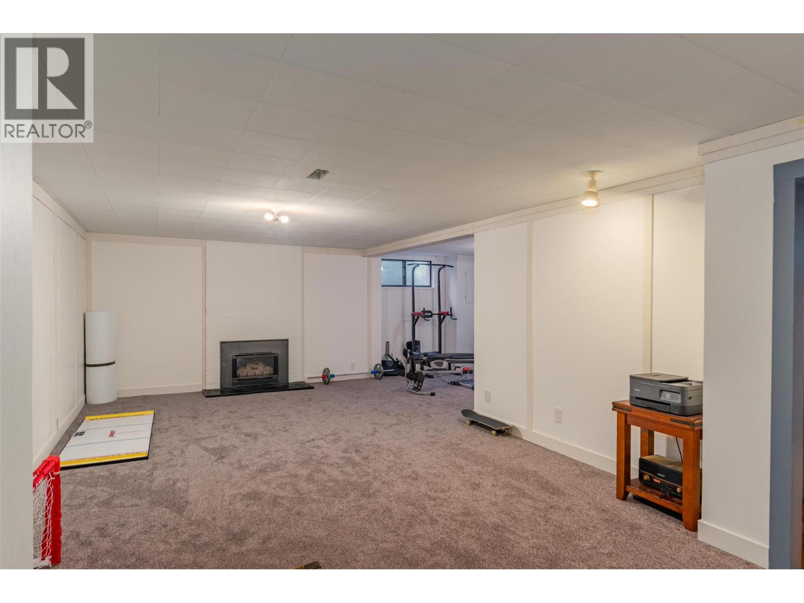 301 SYLVIA Crescent, Trail