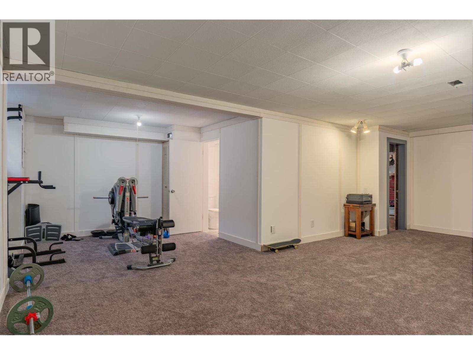 301 SYLVIA Crescent, Trail