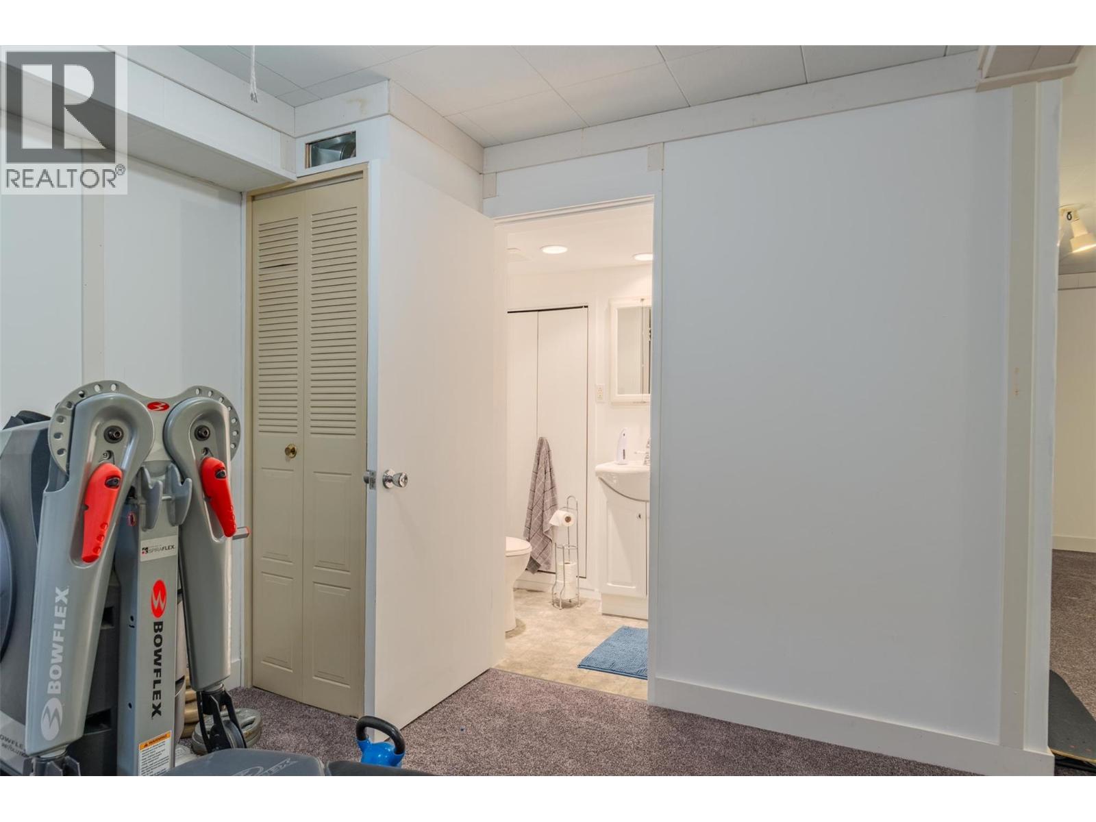 301 SYLVIA Crescent, Trail