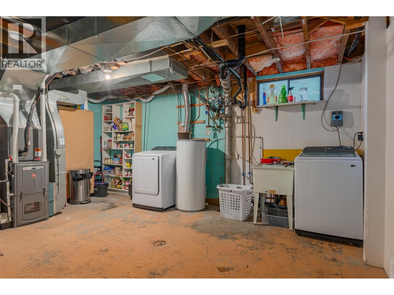 301 SYLVIA Crescent, Trail