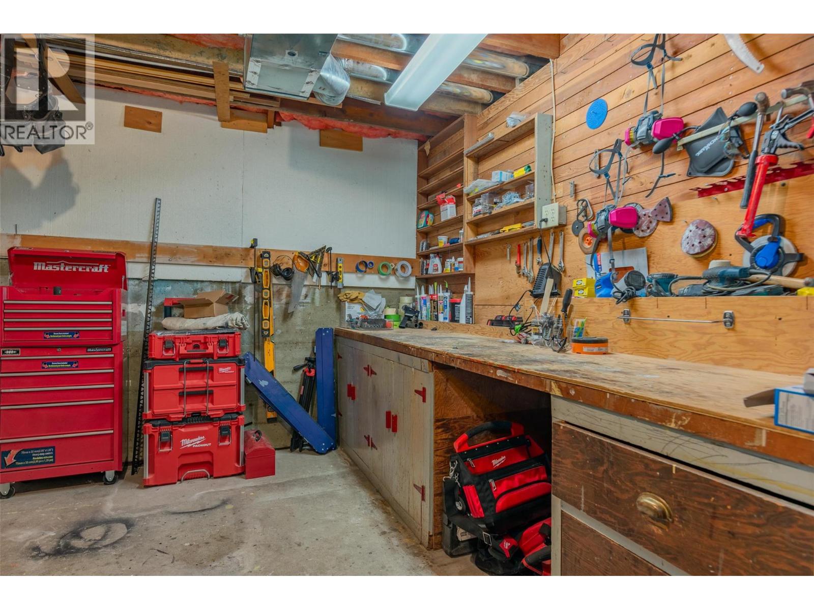 301 SYLVIA Crescent, Trail