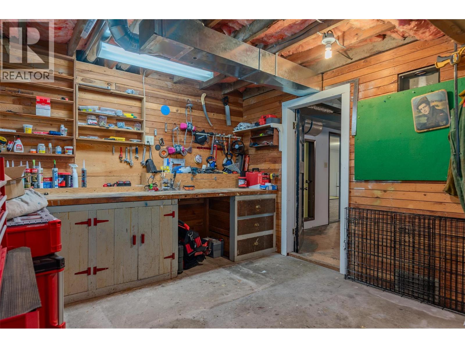 301 SYLVIA Crescent, Trail