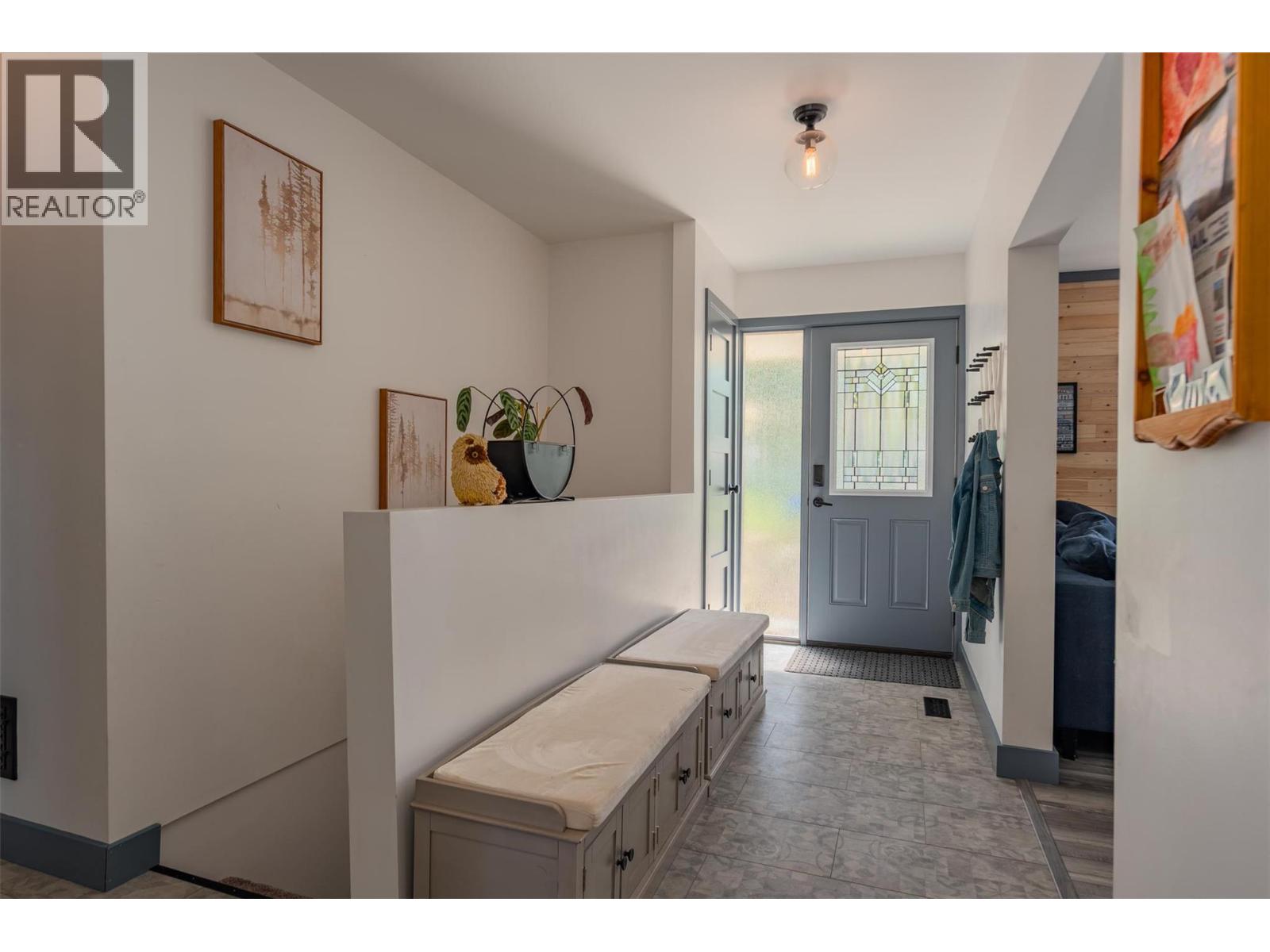 301 SYLVIA Crescent, Trail