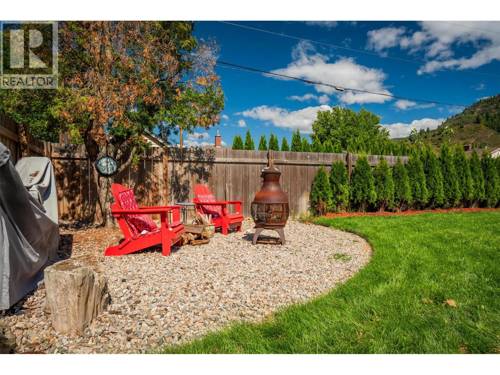 301 SYLVIA Crescent, Trail