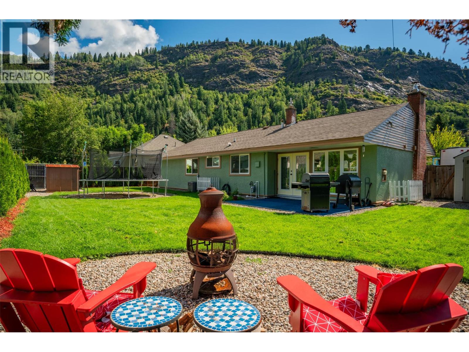 301 SYLVIA Crescent, Trail