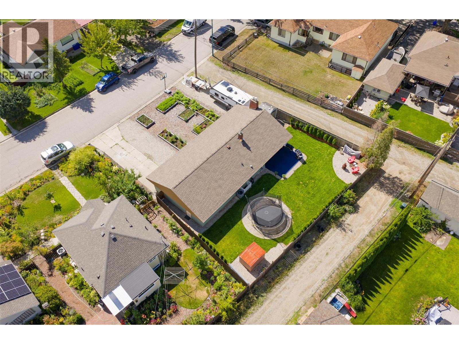 301 SYLVIA Crescent, Trail