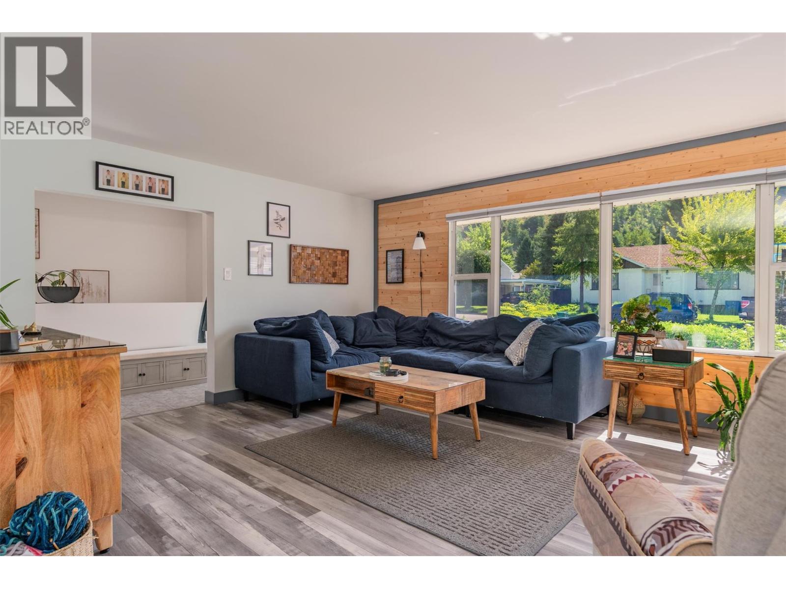 301 SYLVIA Crescent, Trail