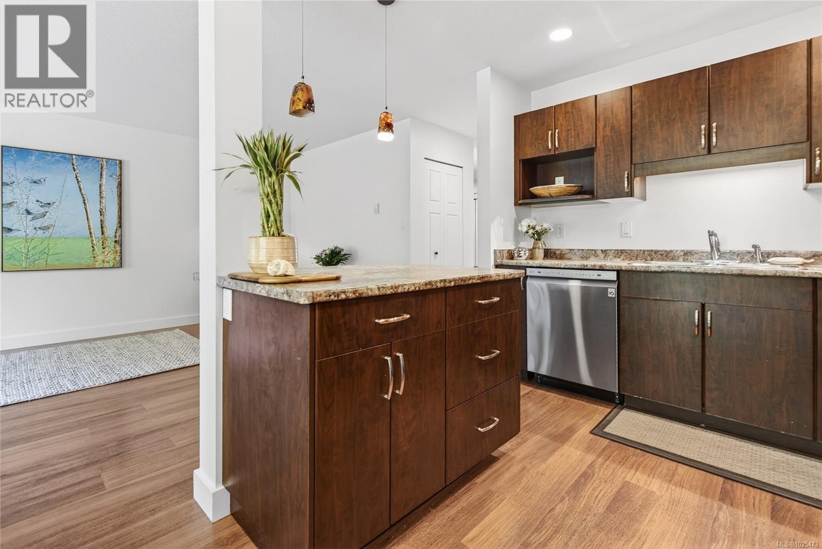 15 3400 Coniston Cres, Cumberland