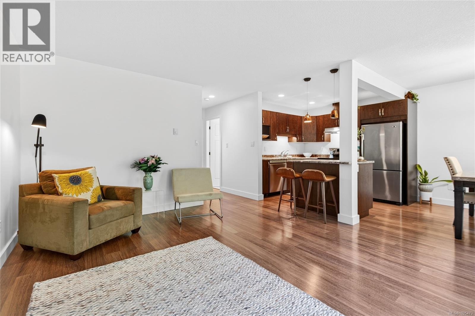 15 3400 Coniston Cres, Cumberland