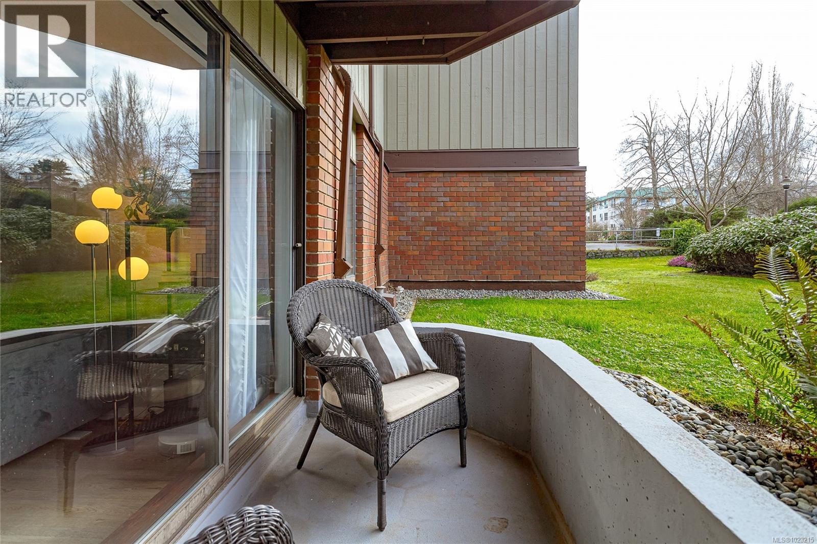 109 1655 Begbie Street, Victoria