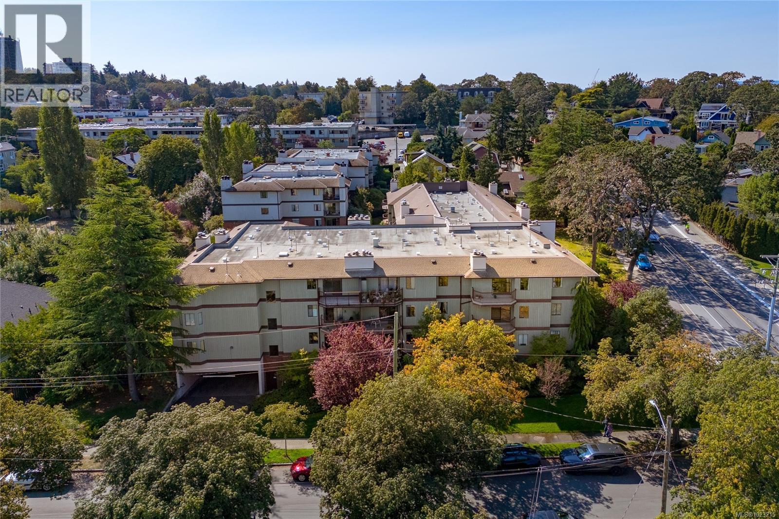 109 1655 Begbie Street, Victoria