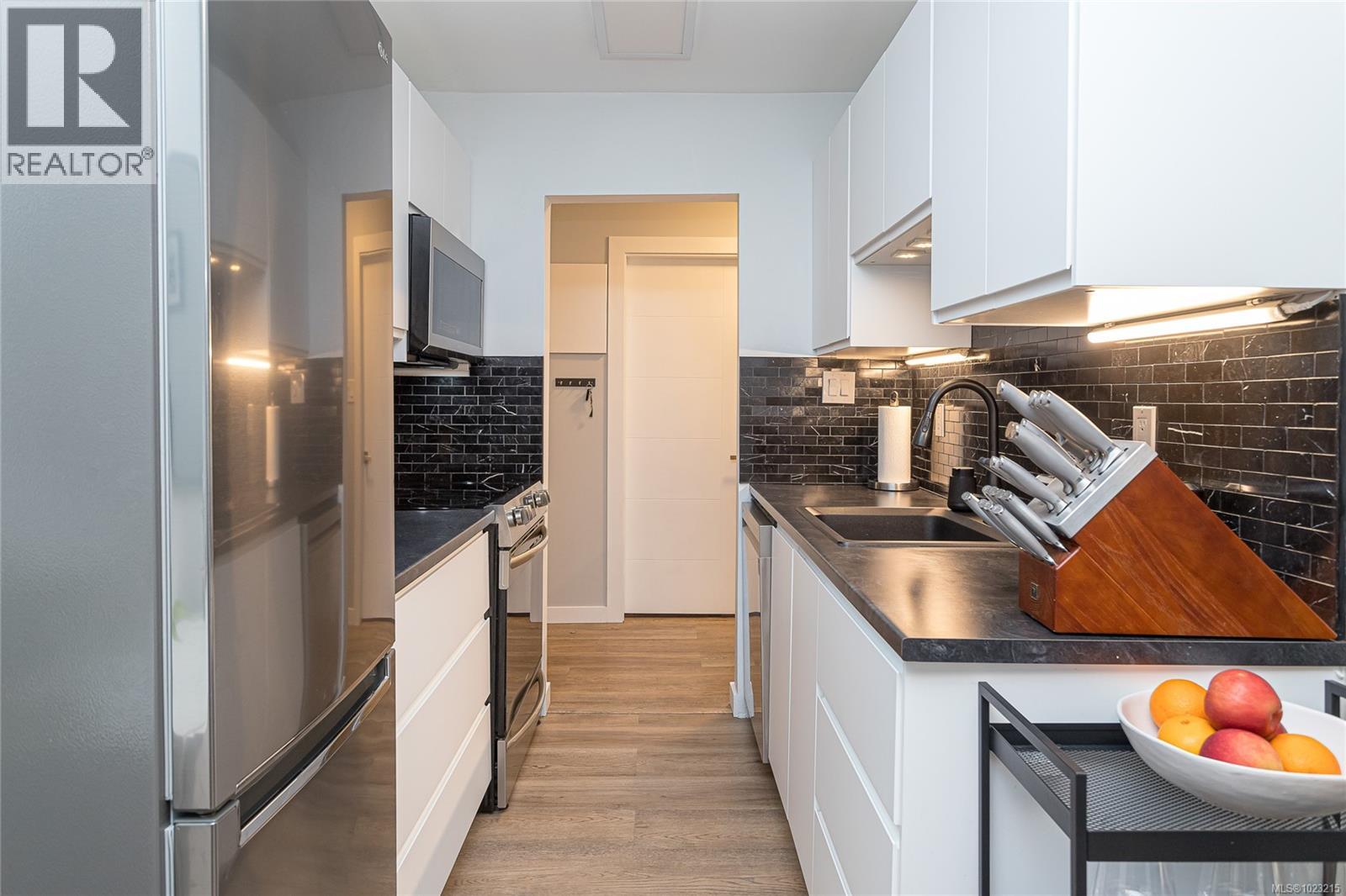 109 1655 Begbie Street, Victoria