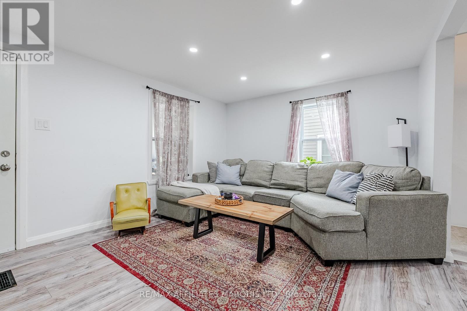 140 ADOLPHUS STREET - 5