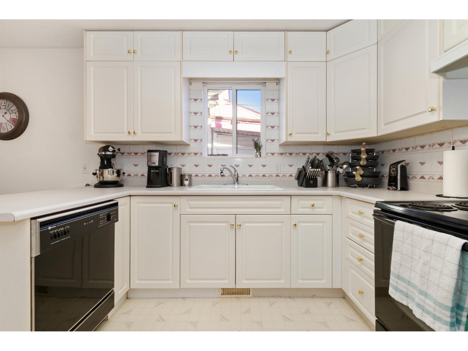 480 COQUIHALLA Street - photo 2