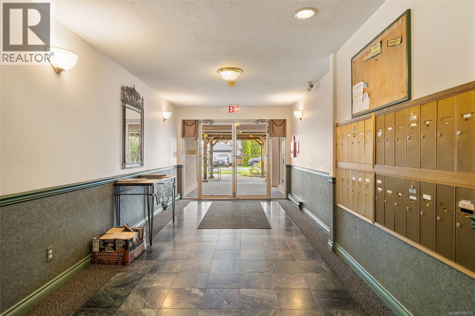 106 3724 Harriet Road, Saanich