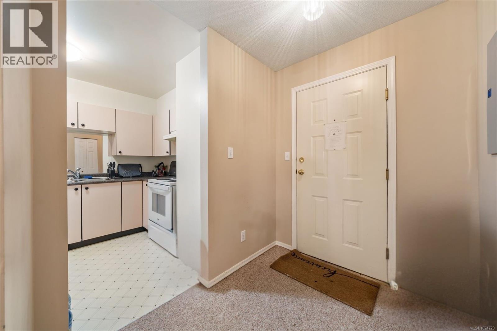 106 3724 Harriet Road, Saanich