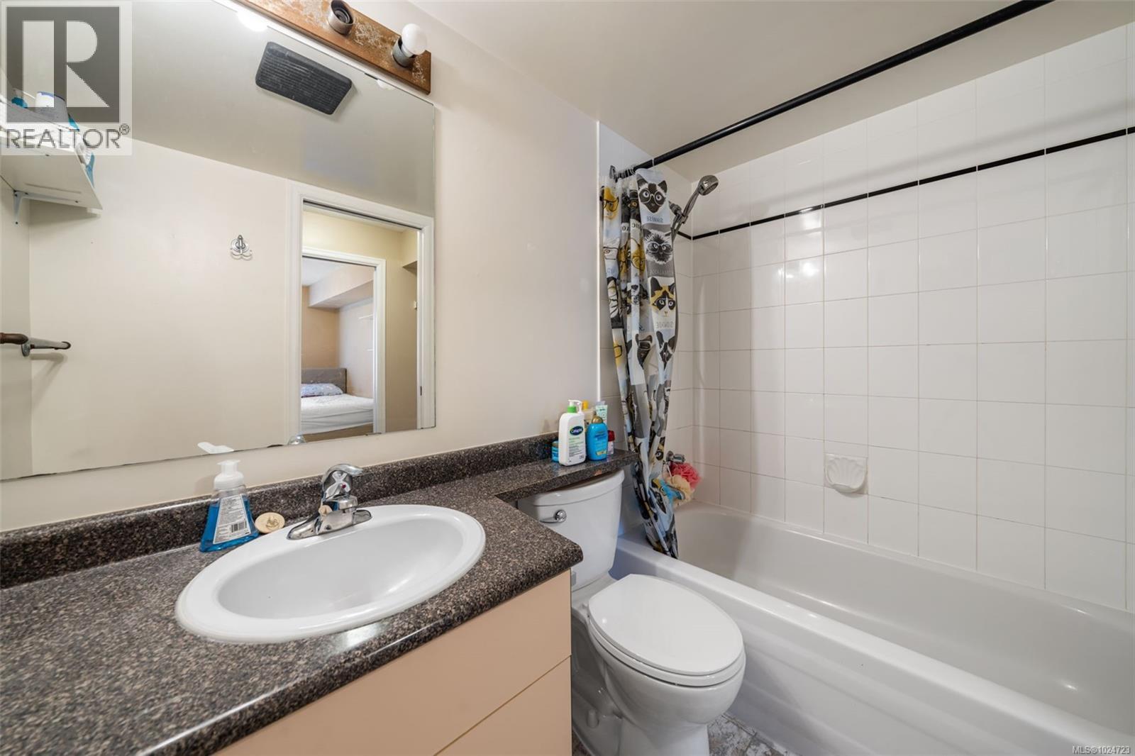 106 3724 Harriet Road, Saanich