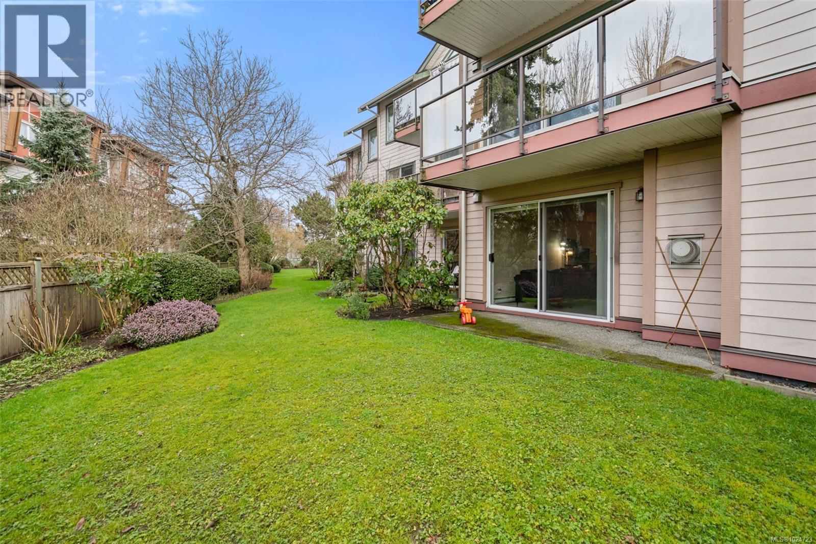 106 3724 Harriet Road, Saanich