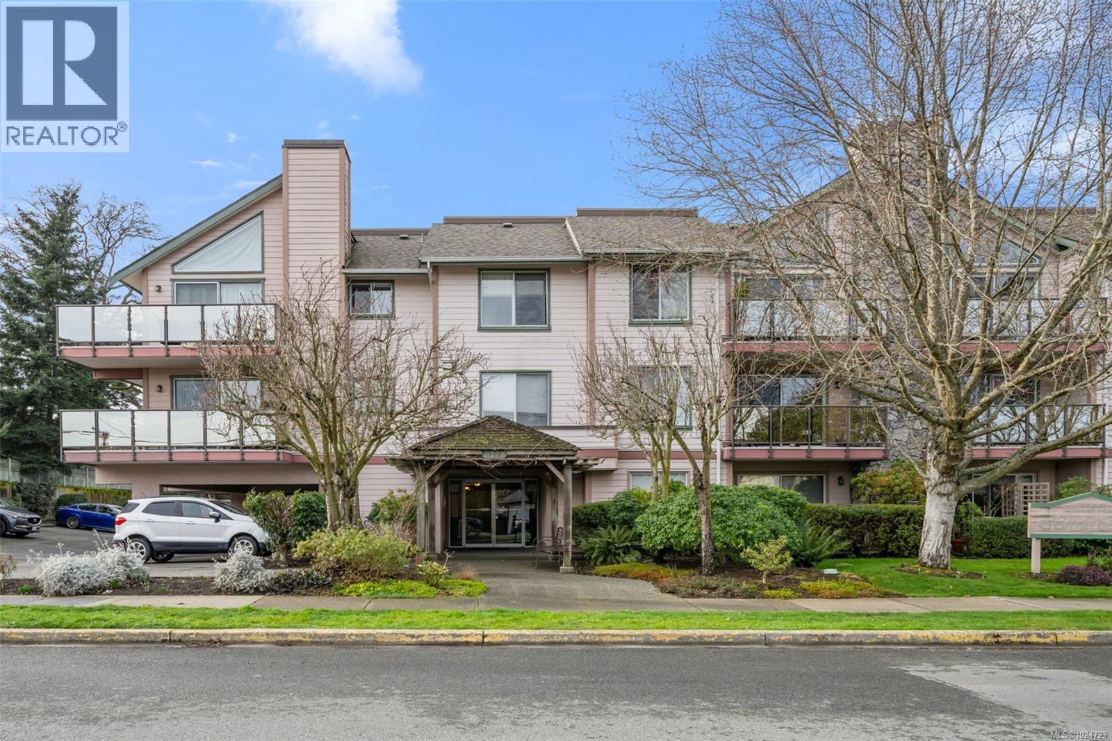 106 3724 Harriet Road, Saanich