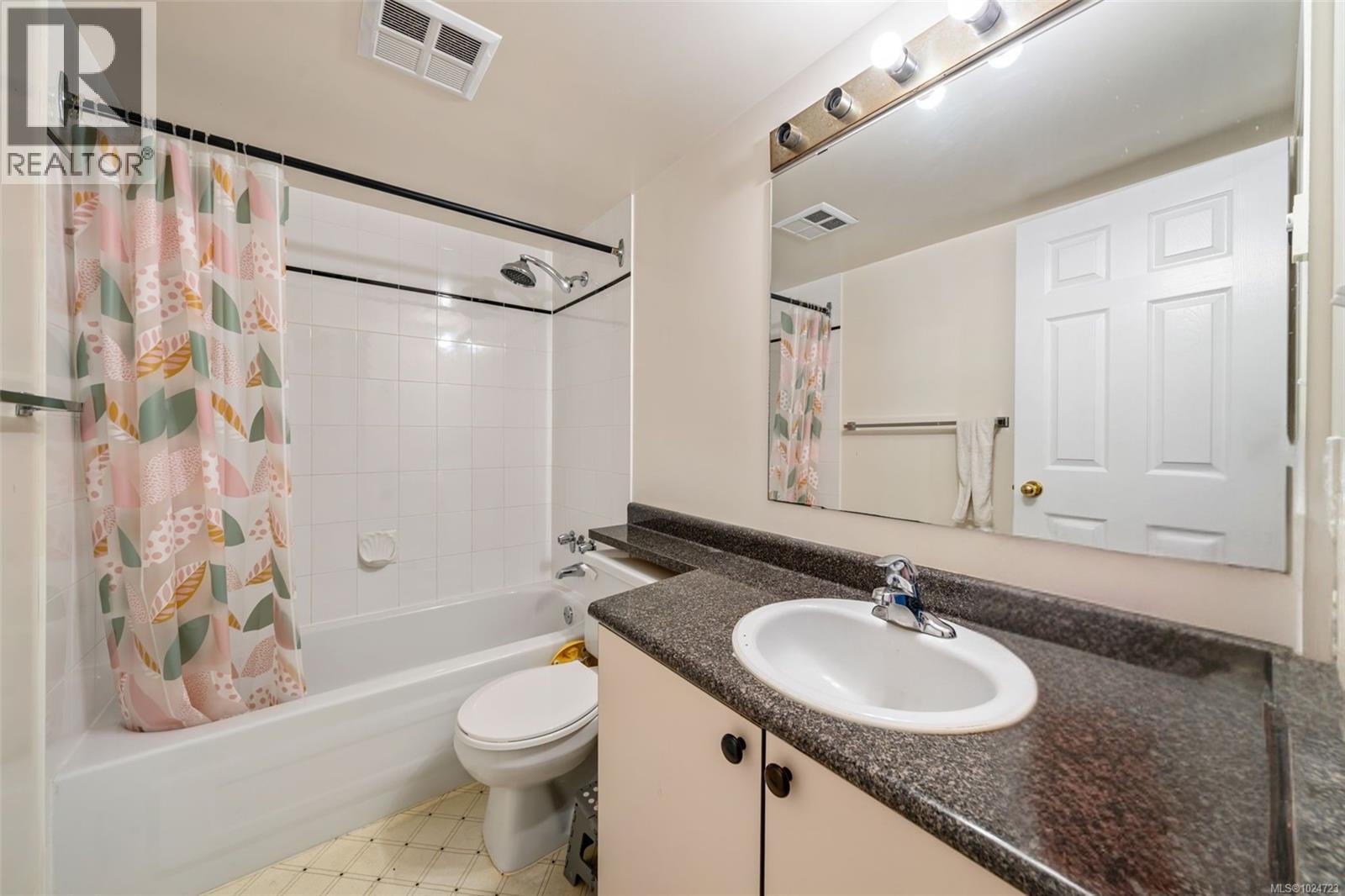 106 3724 Harriet Road, Saanich