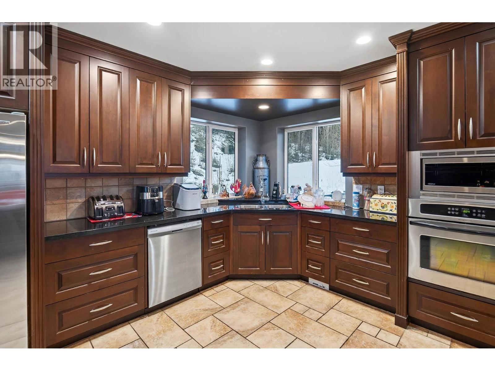 2828 SILVER BIRCH Lane - 10