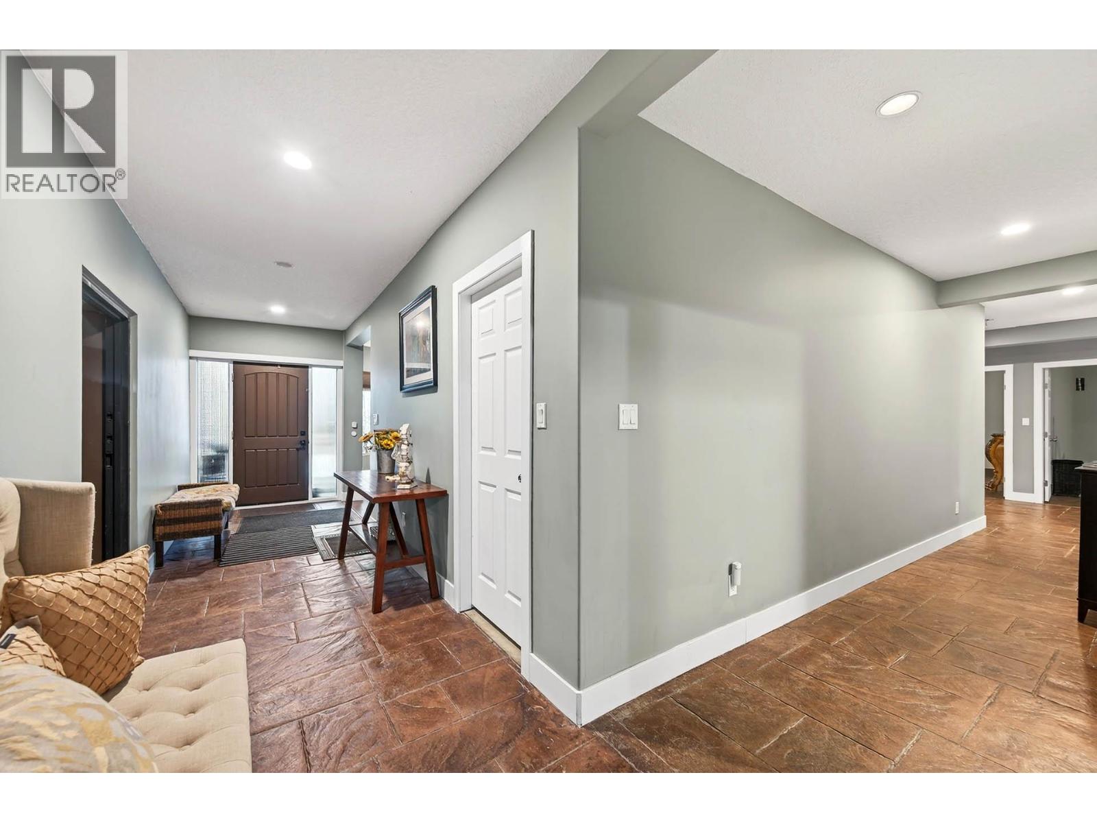 2828 SILVER BIRCH Lane - 44