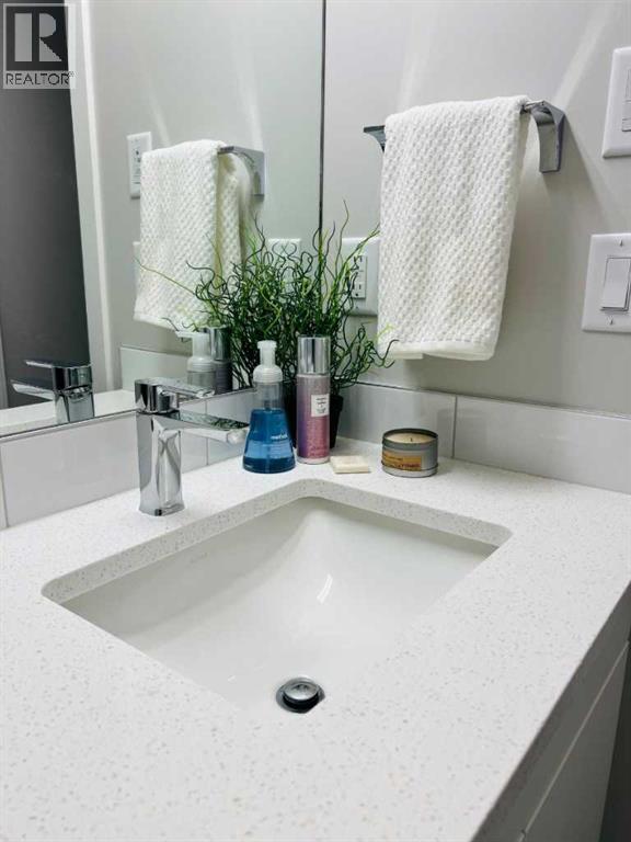 Single Family House for Sale in    Avenue SW Springbank Hill Calgary 