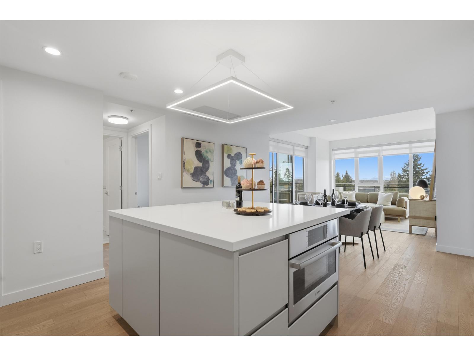 304 1526 FINLAY STREET, White Rock