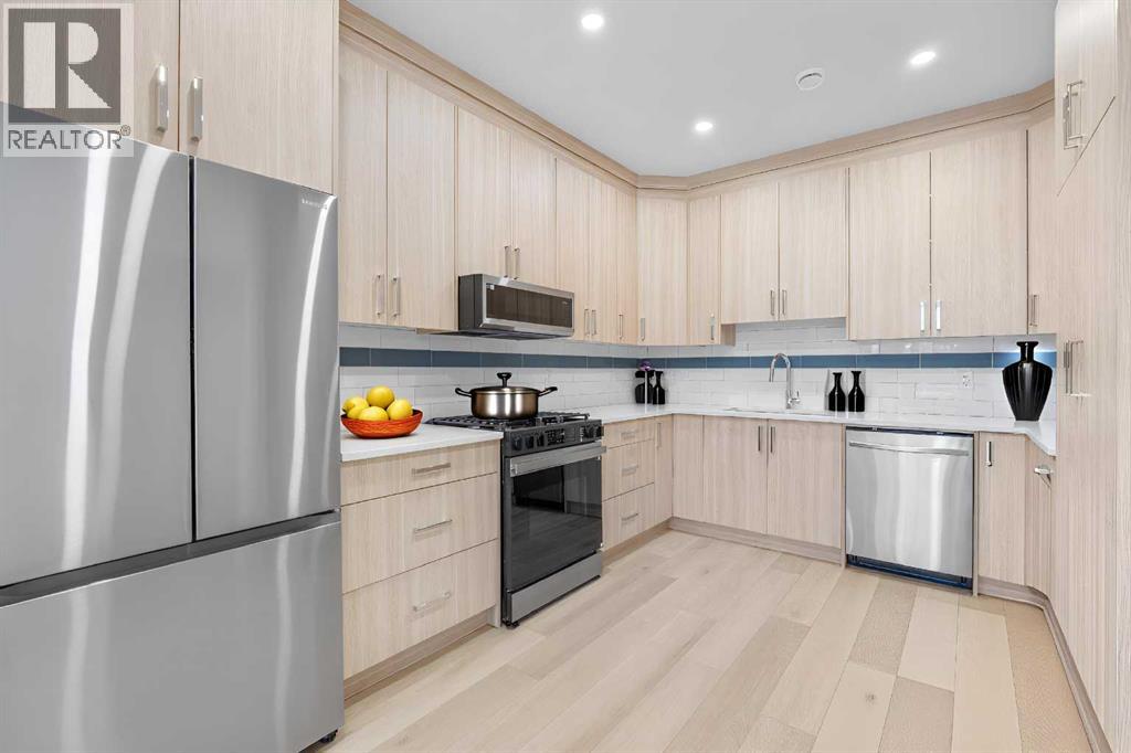 7415 39 Avenue NW, Calgary, Alberta