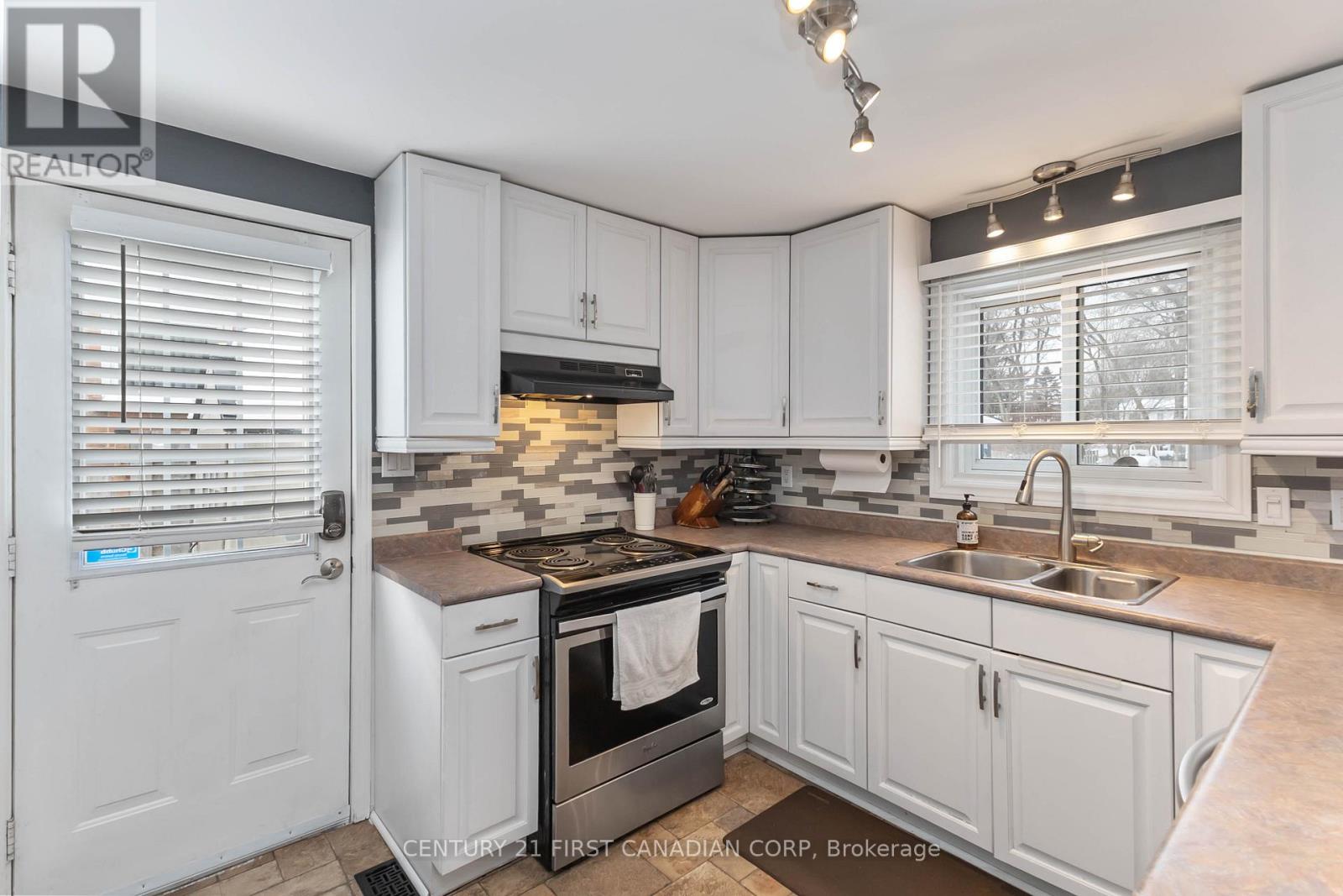 Single Family House for Sale in  UNION STREET Central Elgin (Belmont) 