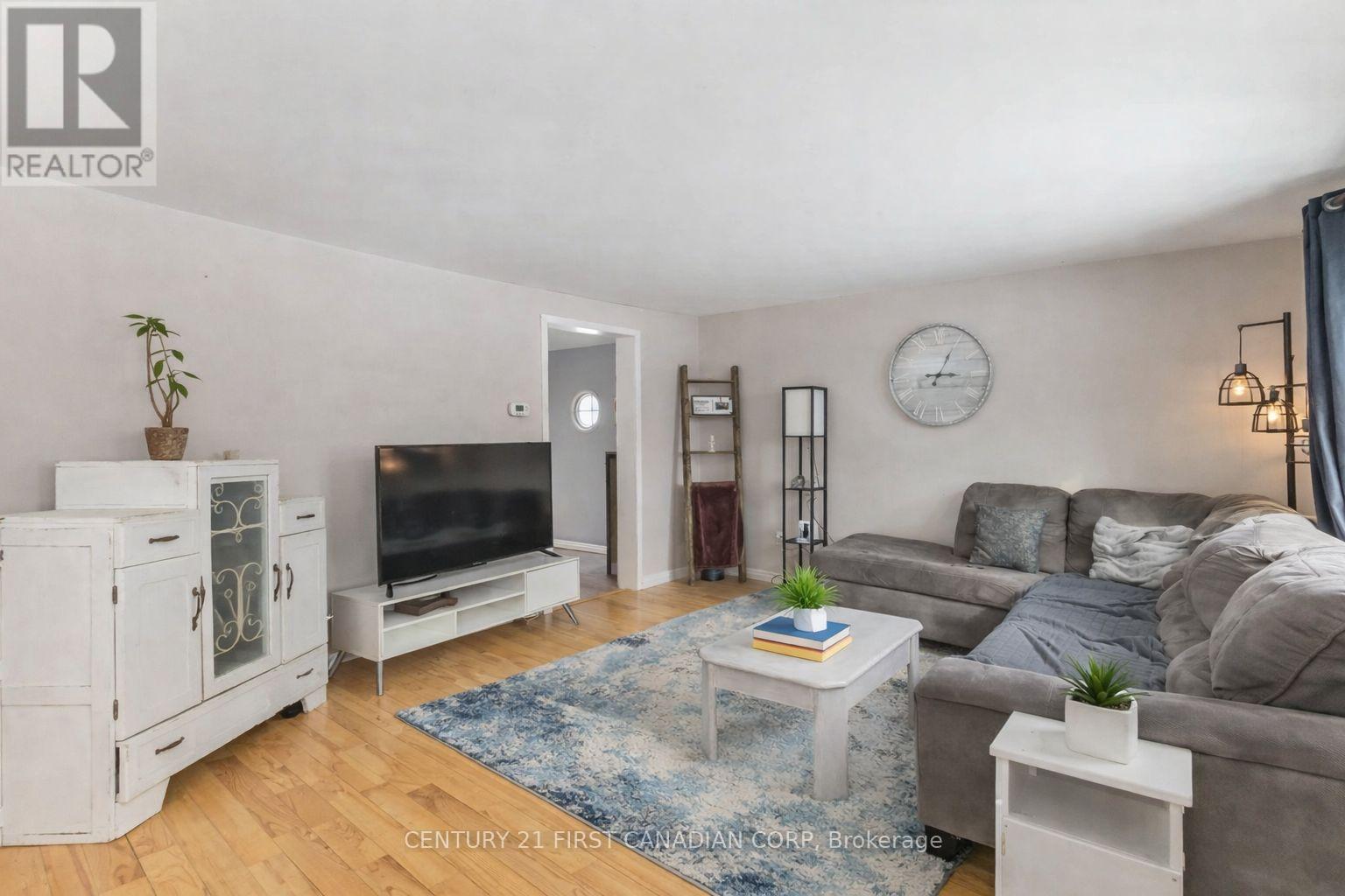 Single Family House for Sale in  UNION STREET Central Elgin (Belmont) 