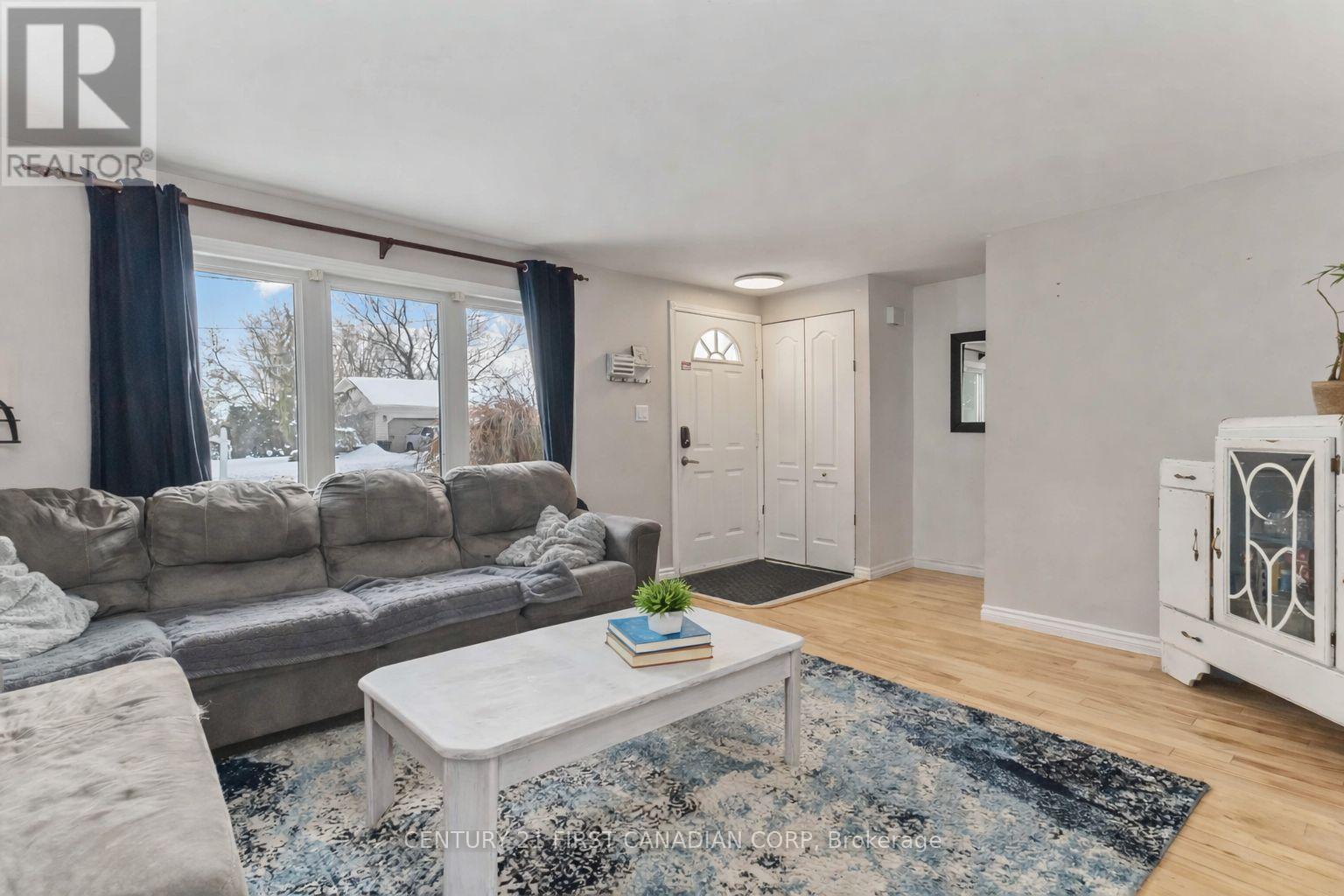 Single Family House for Sale in  UNION STREET Central Elgin (Belmont) 