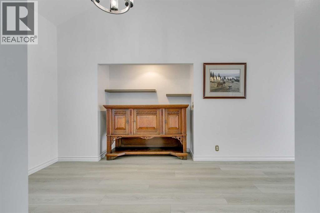 Single Family House for Sale in   Avenue SE Lake Bonavista Calgary 