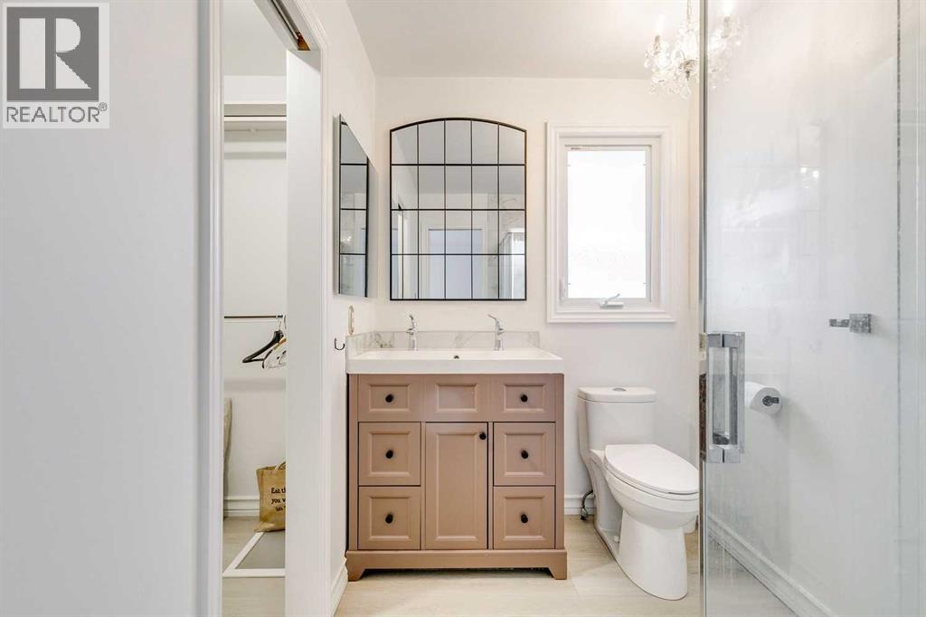 Single Family House for Sale in   Avenue SE Lake Bonavista Calgary 