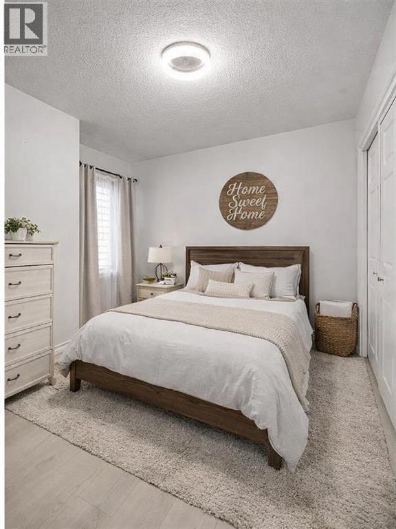 Single Family House for Sale in   Avenue SE Lake Bonavista Calgary 