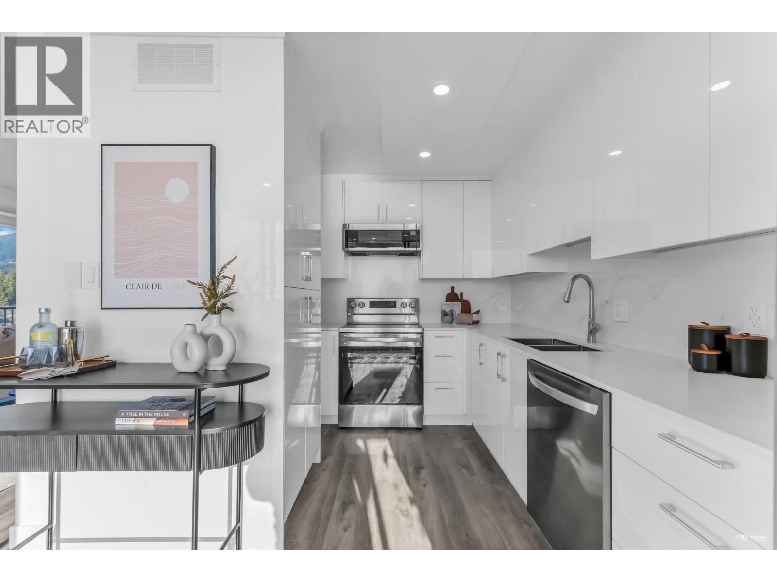 1202 650 16TH STREET, West Vancouver