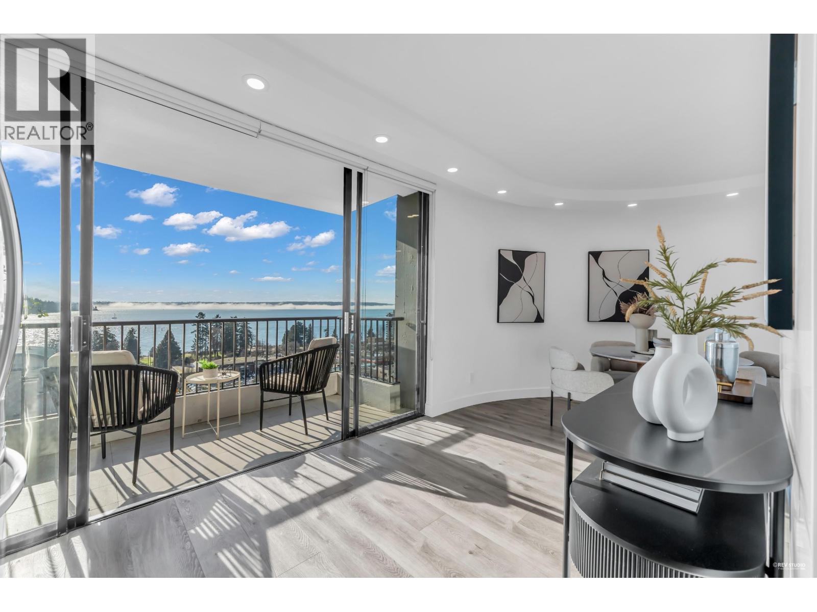 1202 650 16TH STREET, West Vancouver