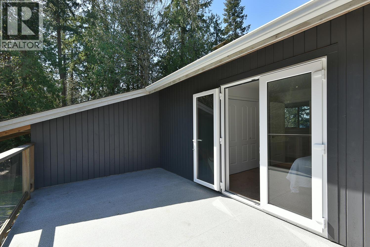 8429 REDROOFFS ROAD, Halfmoon Bay