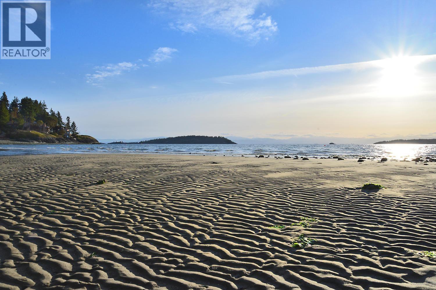 8429 REDROOFFS ROAD, Halfmoon Bay