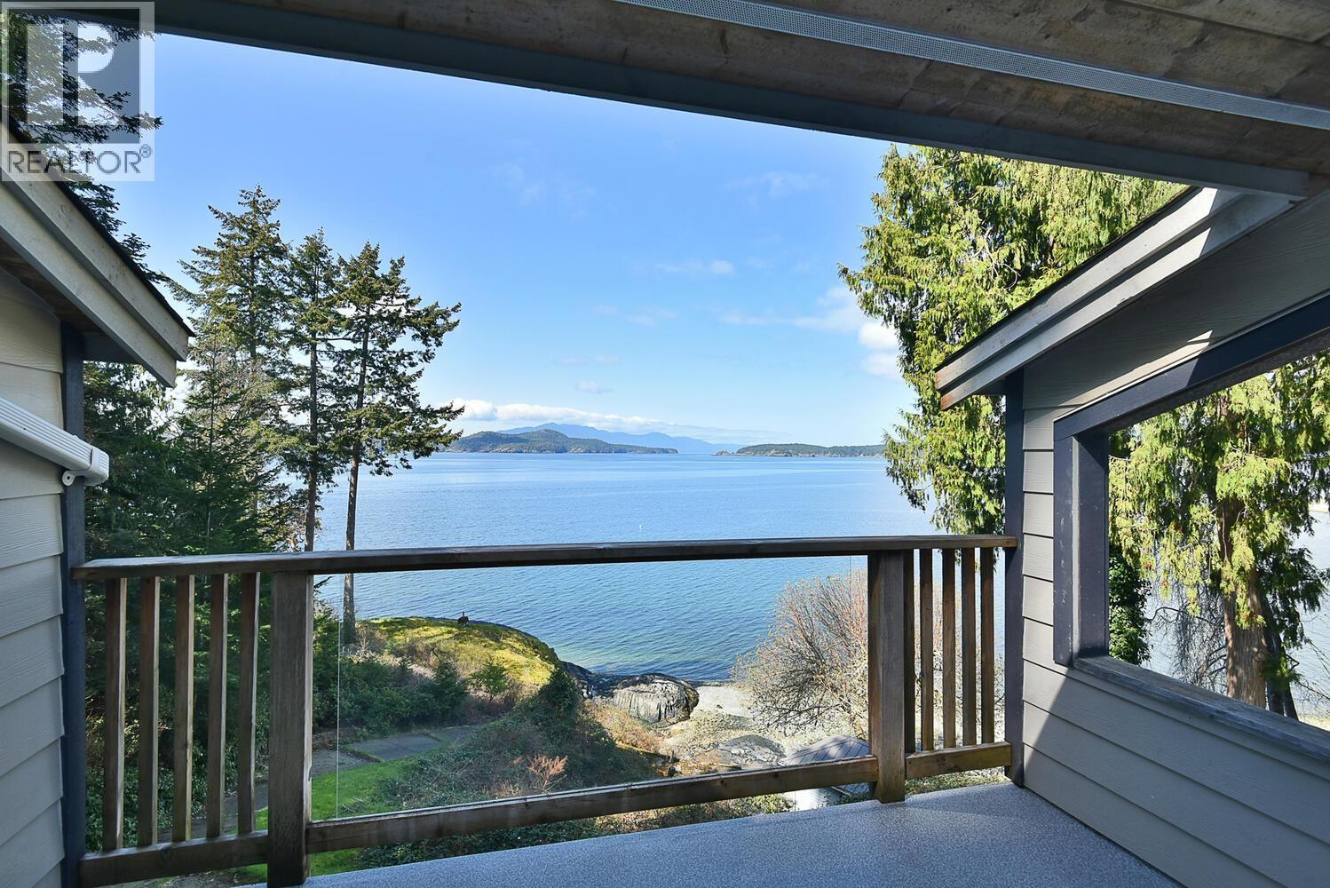 8429 REDROOFFS ROAD, Halfmoon Bay