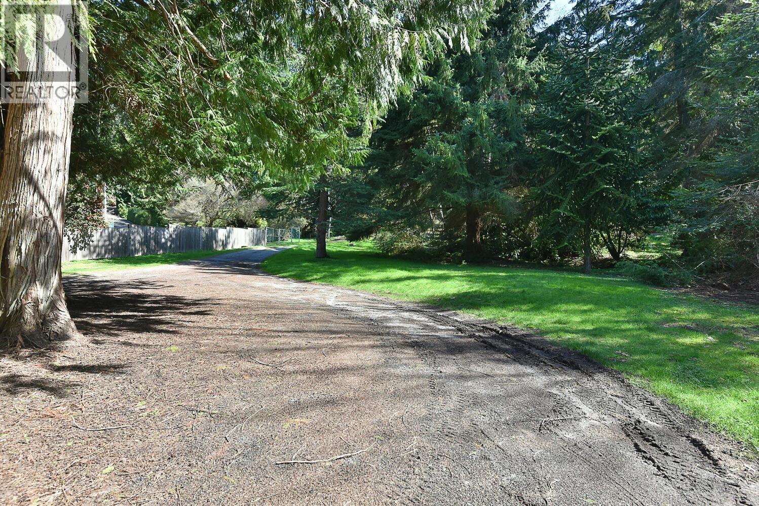 8429 REDROOFFS ROAD, Halfmoon Bay